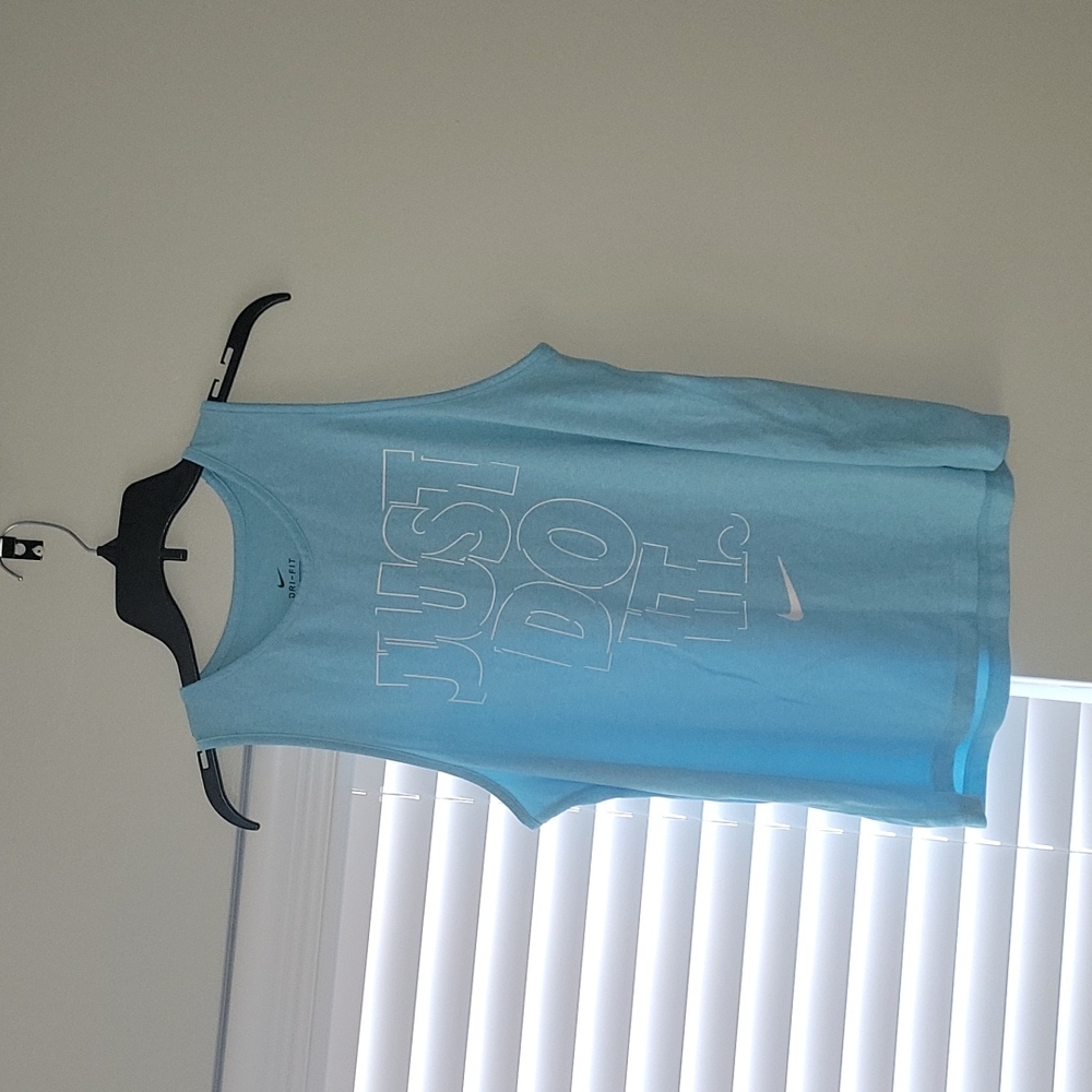 Nike muscle tank women medium